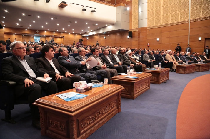 مراسم بهره برداری از پروژه توسعه خدمات شبکه پهن بانداستان قم7