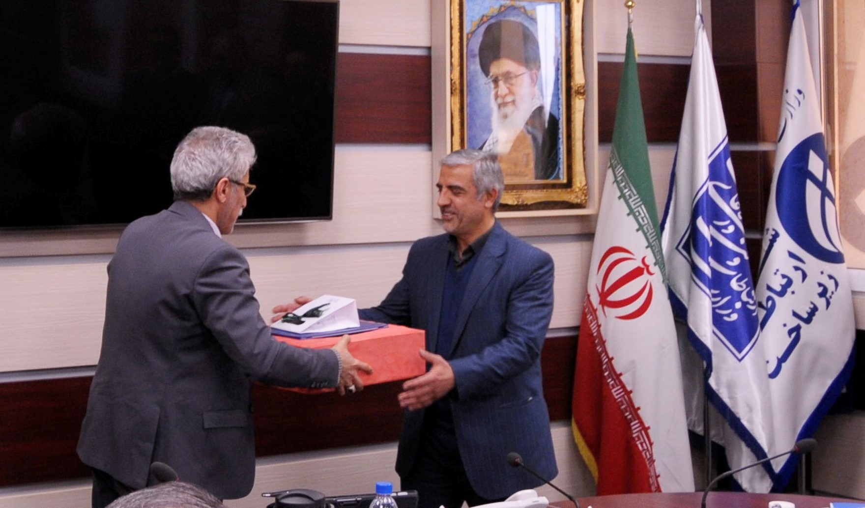 مراسم تقدیر از زحمات آقایان صمدی و کاشانی