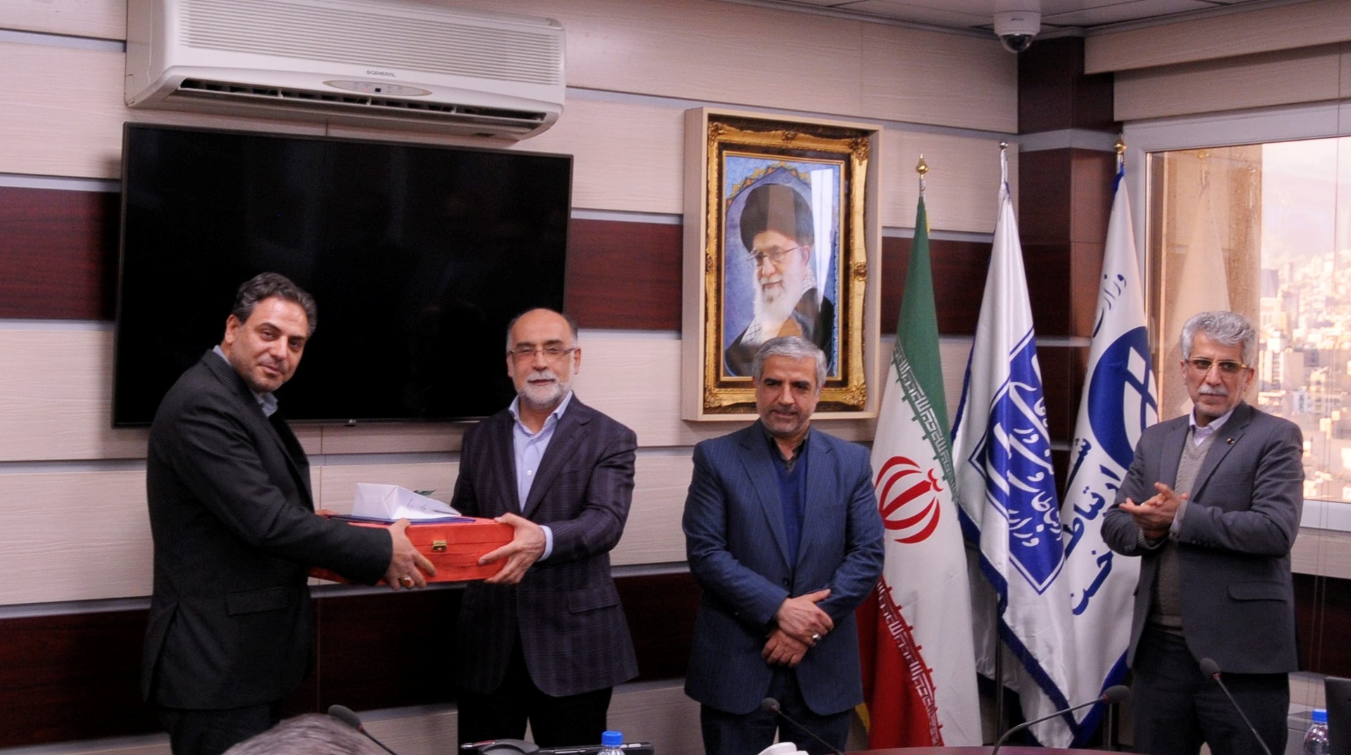 مراسم تقدیر از زحمات آقایان صمدی و کاشانی 1