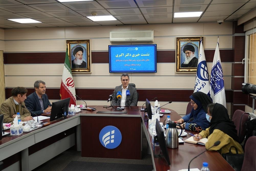 نشست خبری دکتر اکبری1