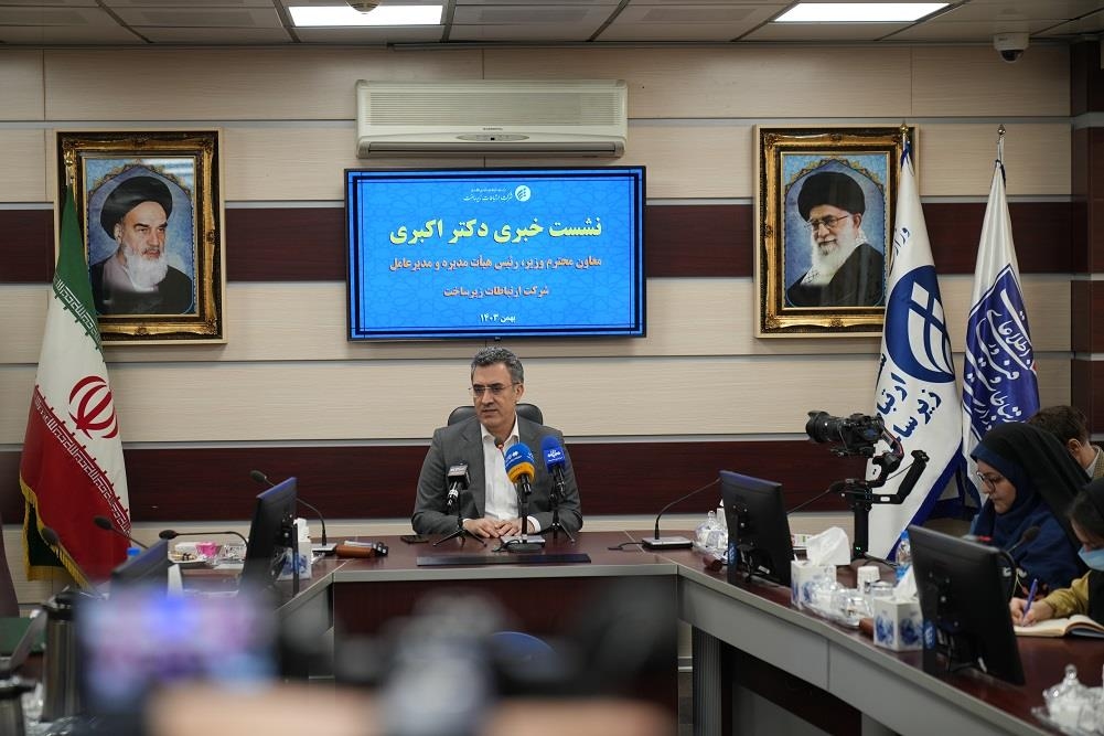نشست خبری دکتر اکبری2