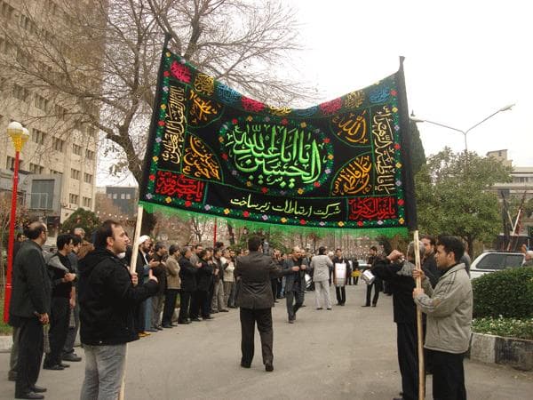 عزاداری و زنجیر زنی خانواده ارتباطات در سوگ امام حسین (ع)