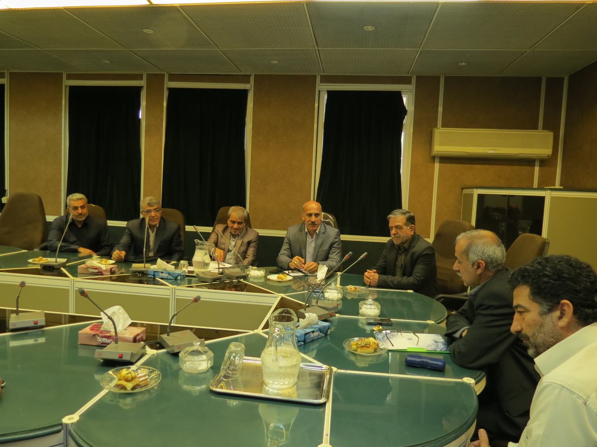 نشست اداره کل ارتباطات زیرساخت استان خوزستان  با پیمانکار جدید برگزار شد