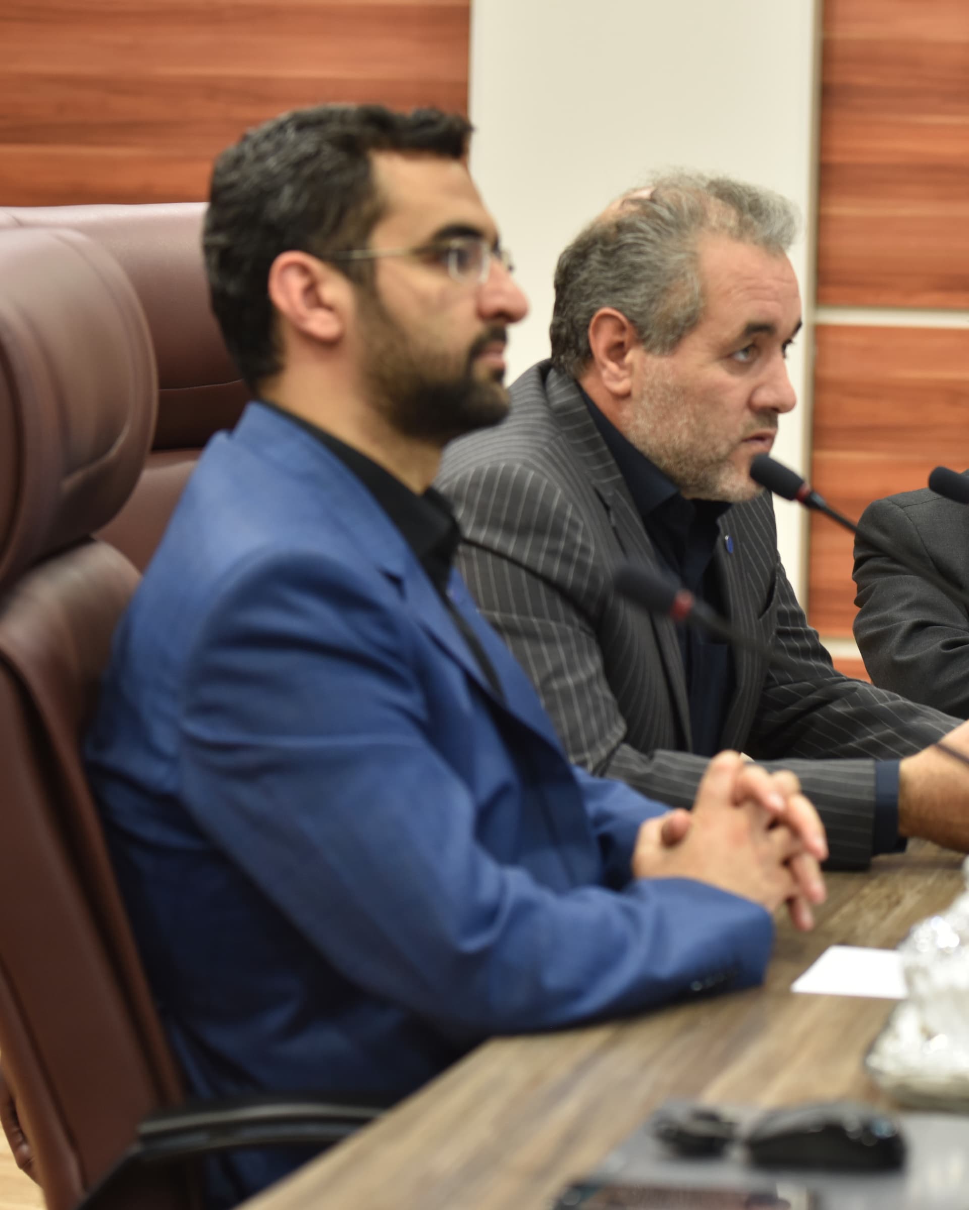شرکت ارتباطات زیرساخت اینترنت را پنجاه درصد ارزان تر به دانشگاه ها واگذار می کند شرکت ارتباطات زیرساخت اینترنت را پنجاه درصد ارزان تر به دانشگاه ها واگذار می کند