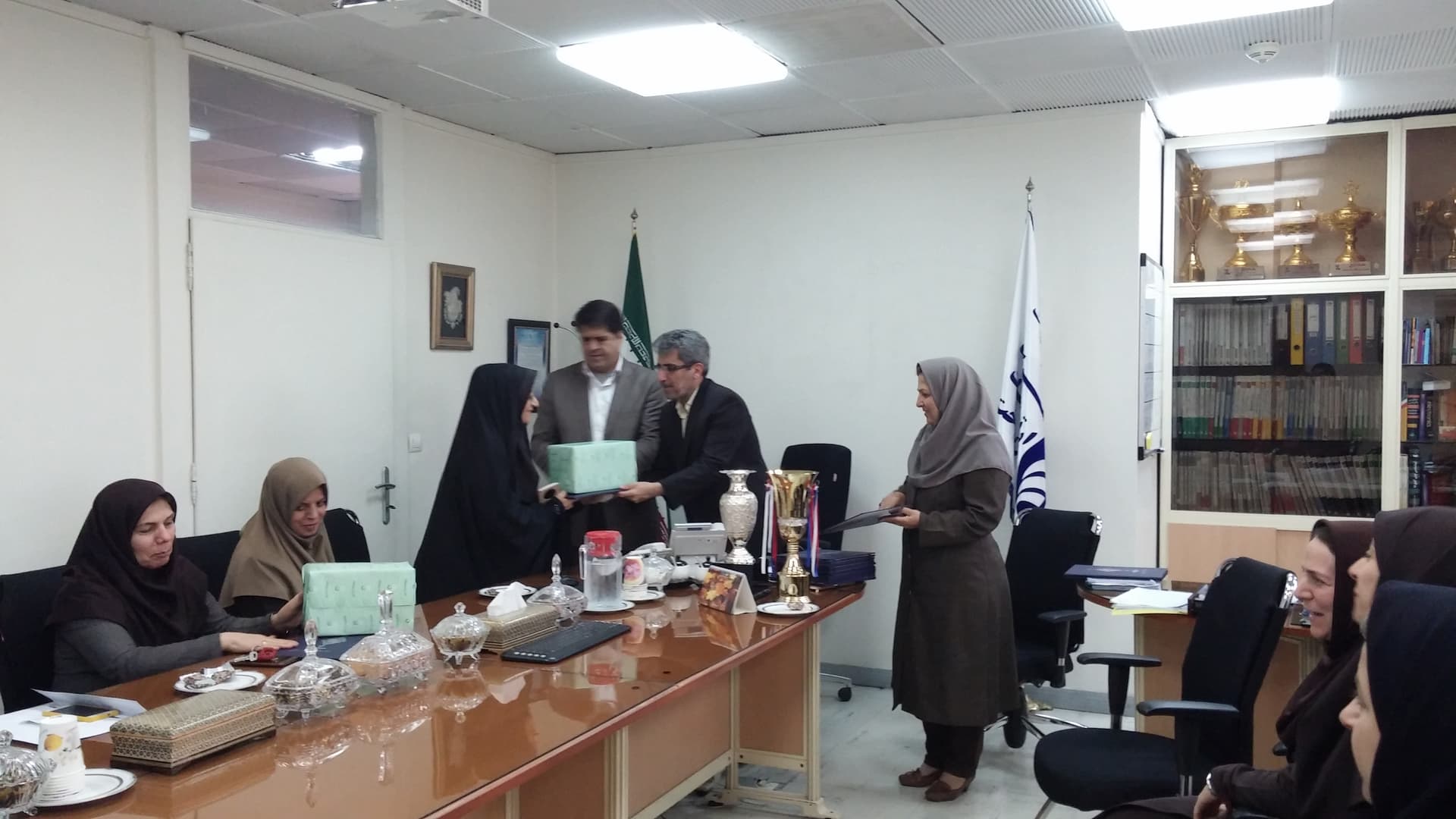از مقام آوران تیم بانوان المپیاد ورزشی تقدیر شد از مقام آوران تیم بانوان المپیاد ورزشی تقدیر شد