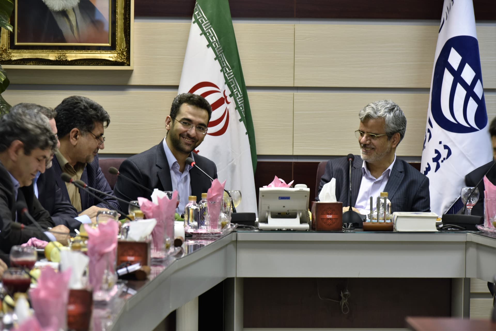 در نشست اعضای فراکسیون شفاف سازی مجلس شورای اسلامی با مدیر عامل و اعضای هیأت مدیره شرکت ارتباطات زیرساخت مطرح شد