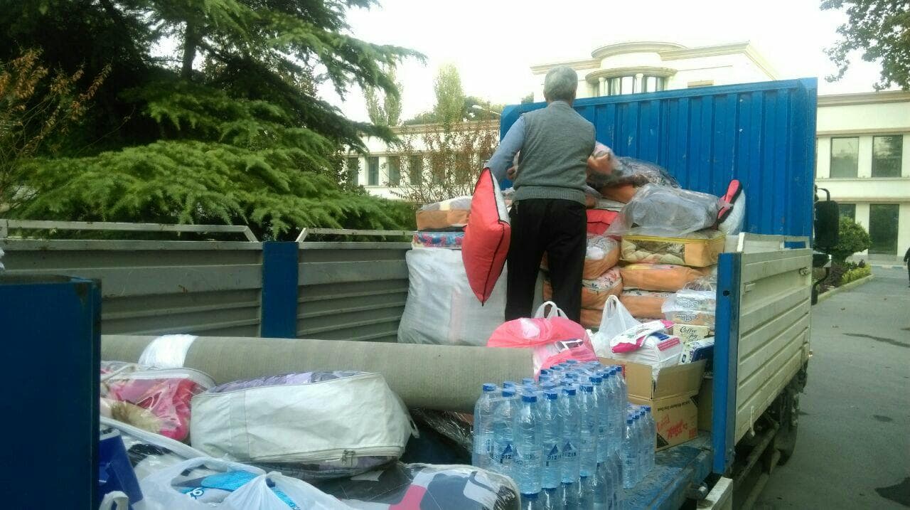 کمک های غیرنقدی کارکنان شرکت ارتباطات زیر ساخت به مناطق زلزله زده غرب کشور ارسال شد کمک های غیرنقدی کارکنان شرکت ارتباطات زیر ساخت به مناطق زلزله زده غرب کشور ارسال شد