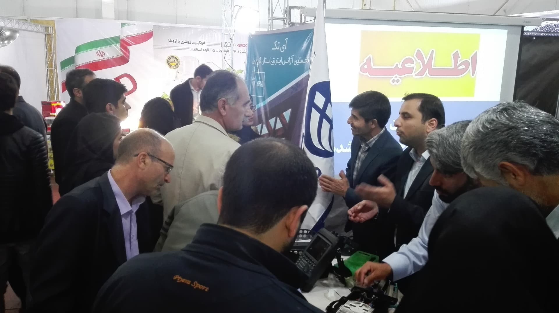 هشتمین نمایشگاه الکامپ «کامپیوتر، اینترنت، موبایل، دولت و تجارت الکترونیک» در قزوین گشایش یافت