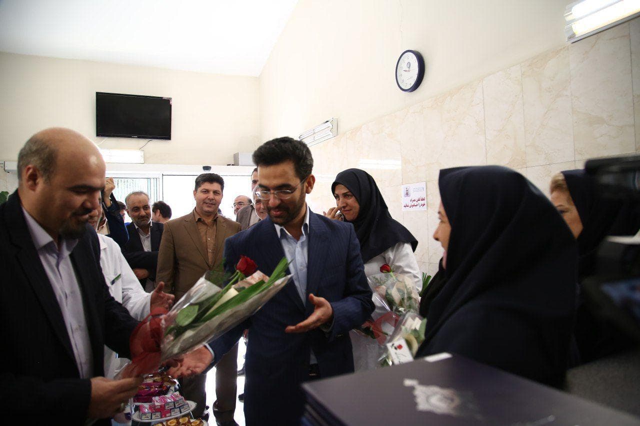 وزیر ارتباطات و فناوری اطلاعات از پرستاران درمانگاه شهدای زیرساخت تقدیر کرد وزیر ارتباطات و فناوری اطلاعات از پرستاران درمانگاه شهدای زیرساخت تقدیر کرد