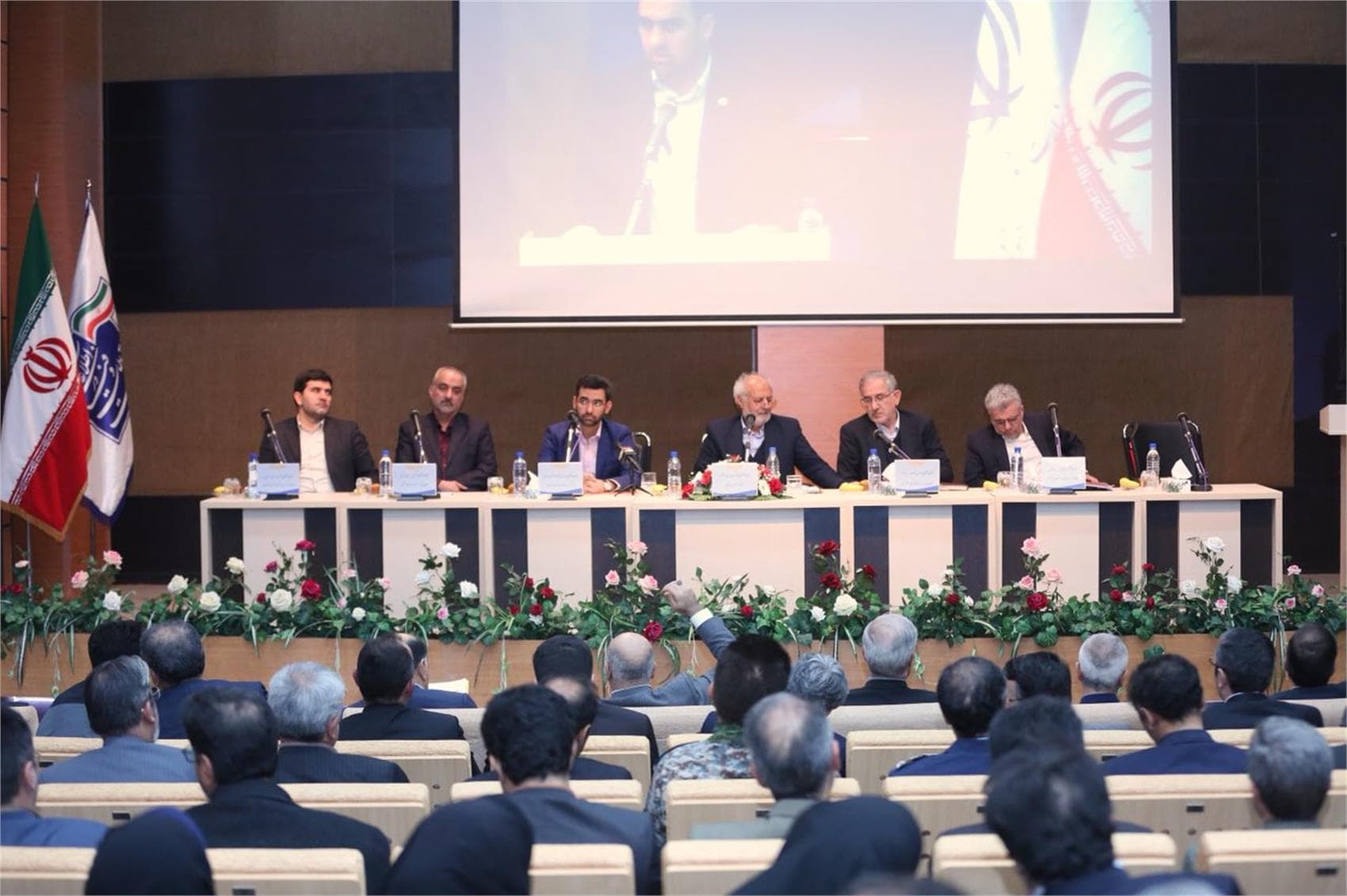 بهره برداری از پروژه های ICT خراسان جنوبی با اعتبار ۱۴۰۰ میلیارد ریال توسط وزیر ارتباطات و فناوری اطلاعات