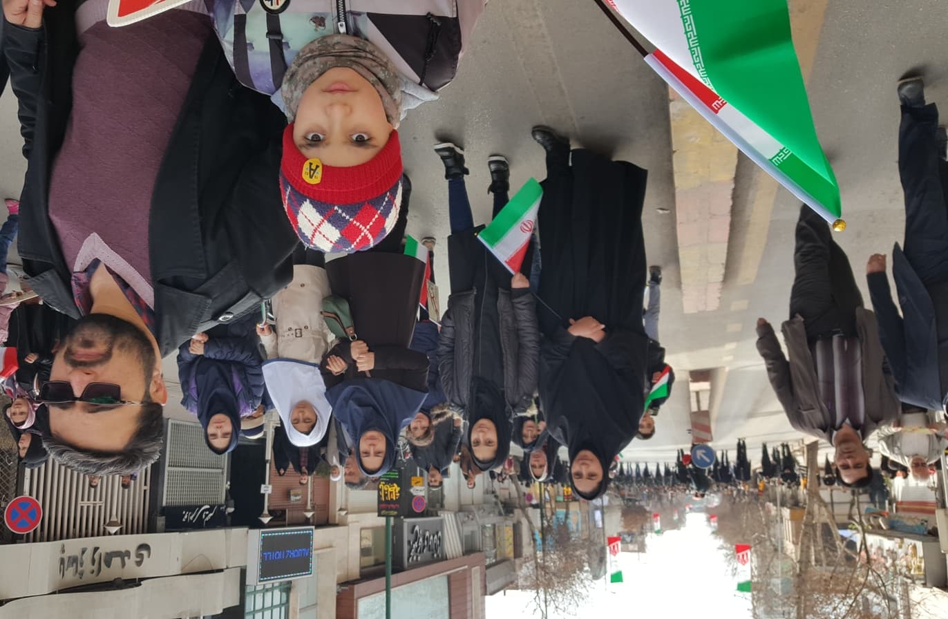 کارکنان اداره کل ارتباطات زیرساخت استان قزوین در راهپیمایی 22 بهمن شرکت کردند