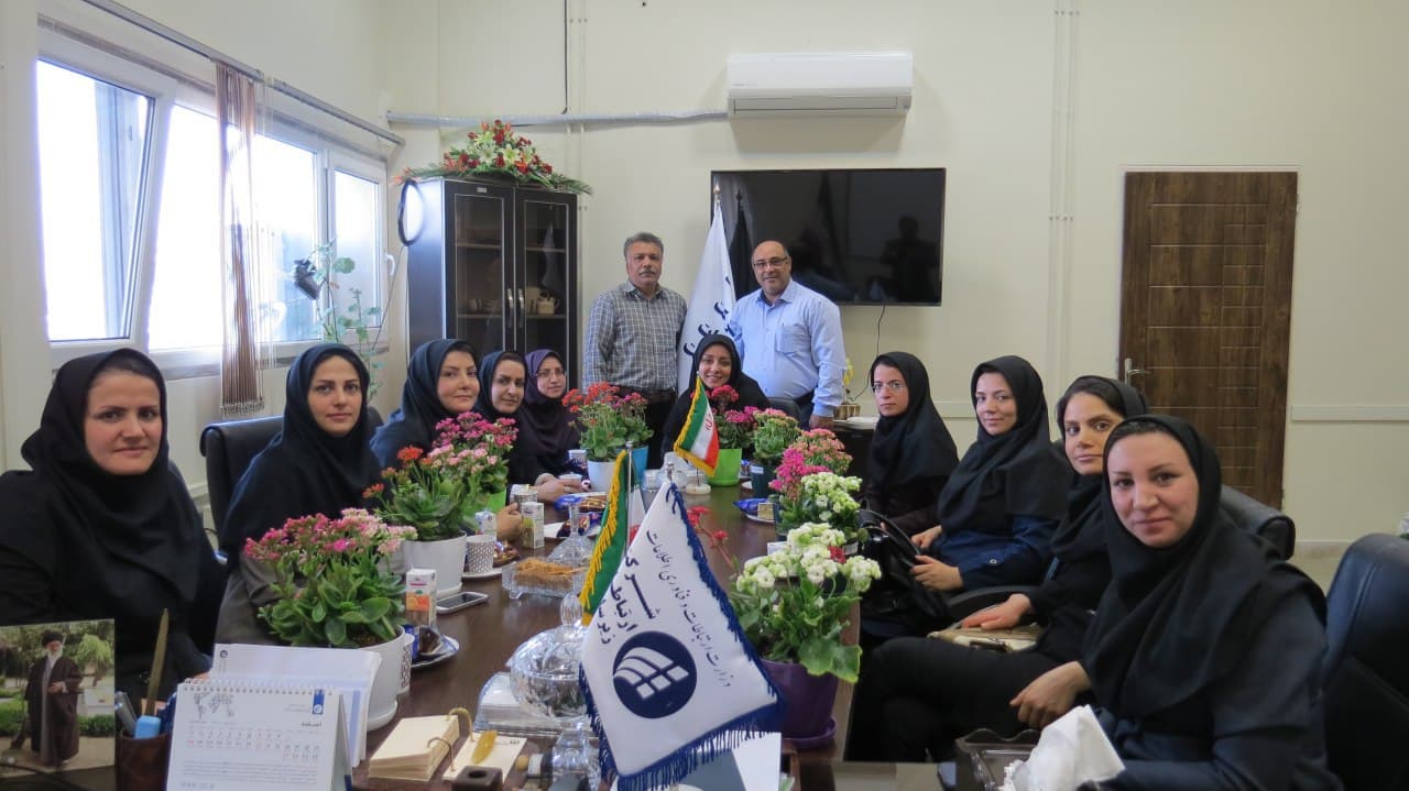 مراسم تقدیر از بانوان اداره کل ارتباطات زیرساخت همدان برگزار شد مراسم تقدیر از بانوان اداره کل ارتباطات زیرساخت همدان برگزار شد