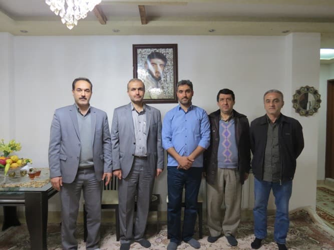 مدیرکل ارتباطات زیرساخت گیلان به مناسبت روز بزرگداشت شهدا با فرزند شهید دیدار کرد