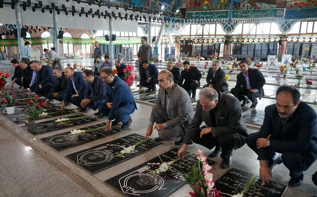 تجدید میثاق با آرمانهای شهدا در هفته دفاع مقدس تجدید میثاق با آرمانهای شهدا در هفته دفاع مقدس