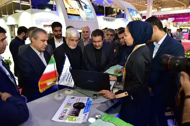 دکتر عارف از غرفه شرکت ارتباطات زیرساخت در نمایشگاه تلکام 2018 بازدید کرد