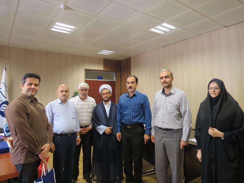 مهندس خوش پسند از فعالان و خادمین نماز تقدیر کرد مهندس خوش پسند از فعالان و خادمین نماز تقدیر کرد
