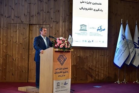 برای ایجاد زیرساختهای مناسب در حوزه ارتباطات توسعه شبکه را با جدیت انجام می دهیم