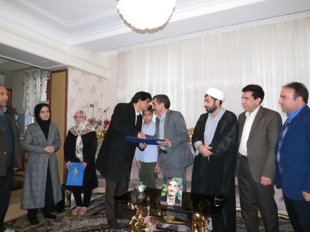 دیدار مدیرکل ارتباطات زیرساخت استان البرز با جانباز دفاع مقدس دیدار مدیرکل ارتباطات زیرساخت استان البرز با جانباز دفاع مقدس