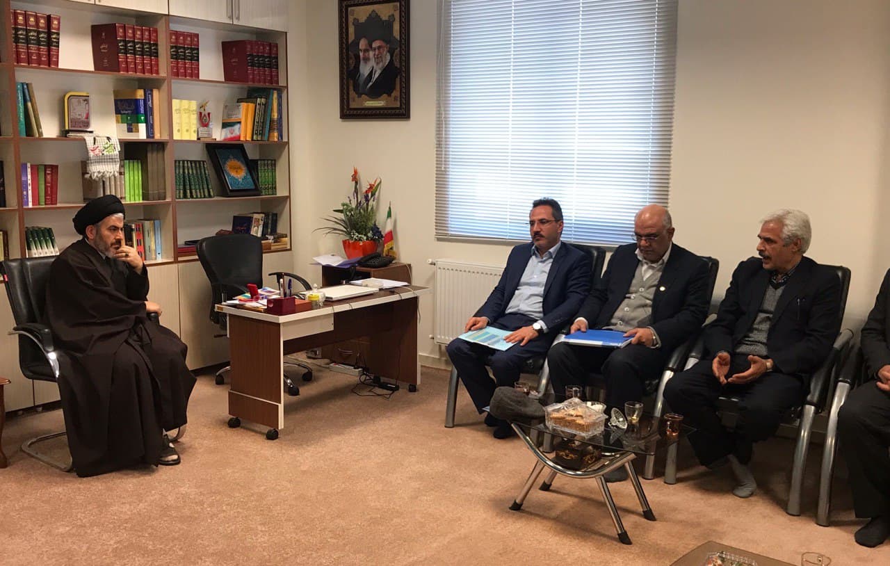 مدیرکل ارتباطات زیرساخت استان آذربایجان غربی با امام جمعه ارومیه دیدار کرد