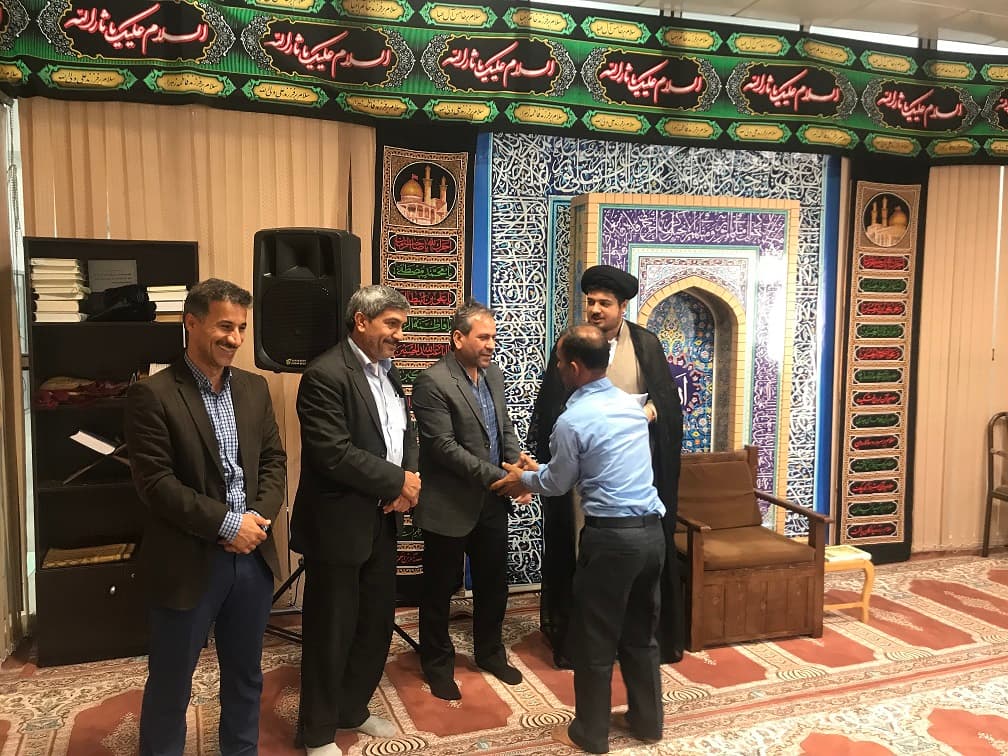 از خادمین نماز اداره کل ارتباطات زیرساخت استان بوشهر  تقدیر شد