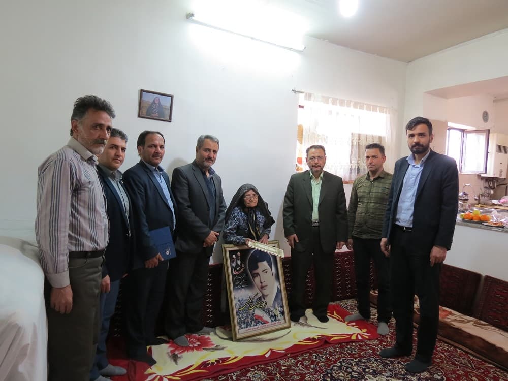 تجلیل از خانواده شهید محمد مهدی کریمی در شاهرود