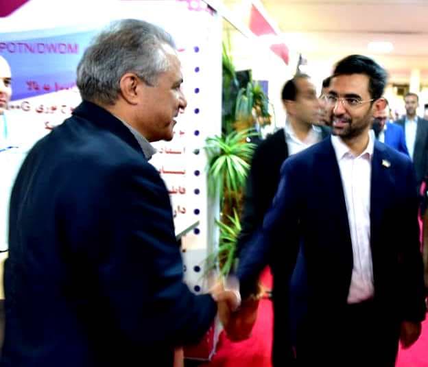 بازدید وزیر ارتباطات و فناوری اطلاعات از غرفه شرکت ارتباطات زیرساخت بازدید وزیر ارتباطات و فناوری اطلاعات از غرفه شرکت ارتباطات زیرساخت
