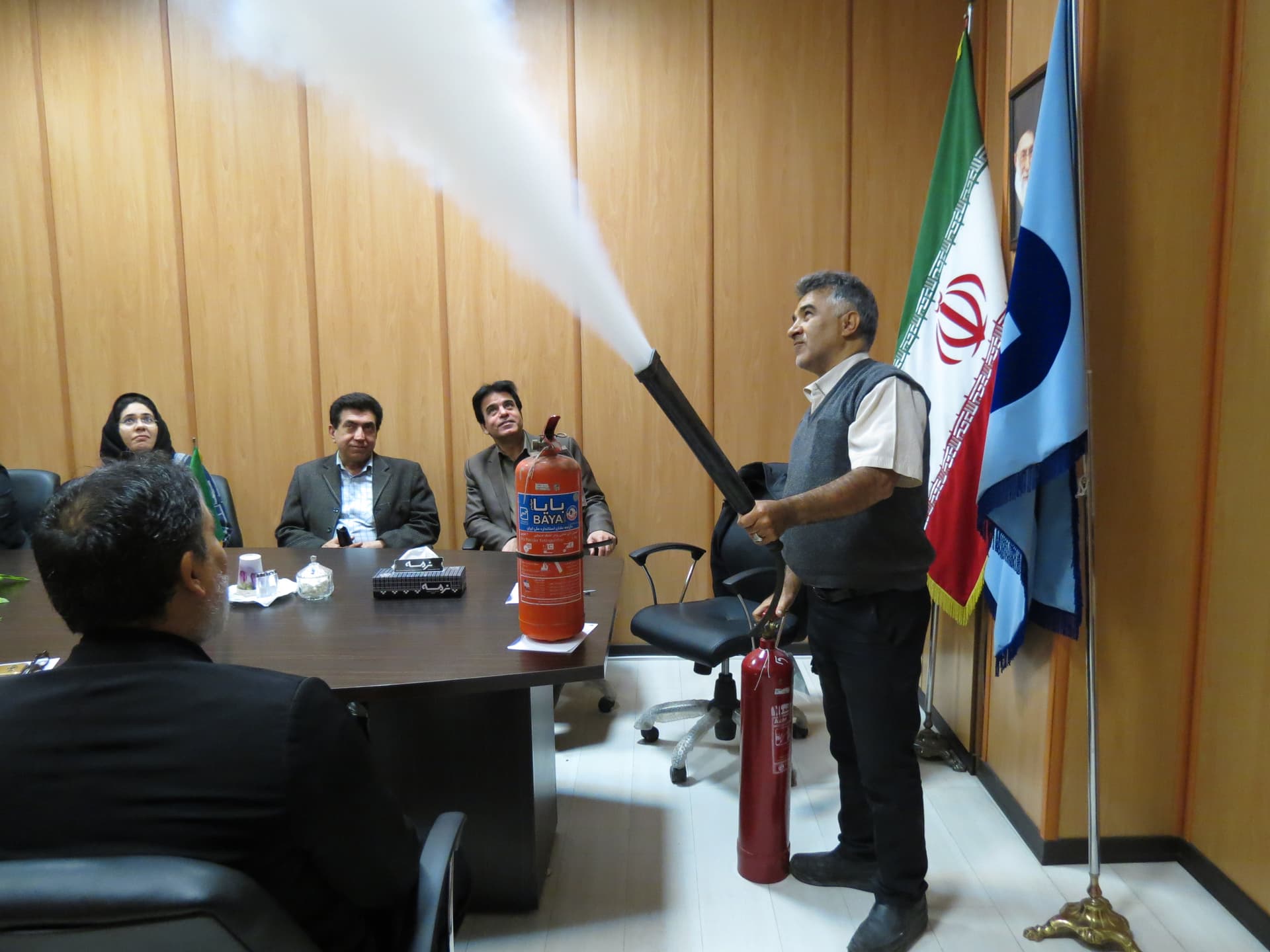 مانورآموزشی عملی اطفاء حریق در ارتباطات زیرساخت استان البرز برگزار شد