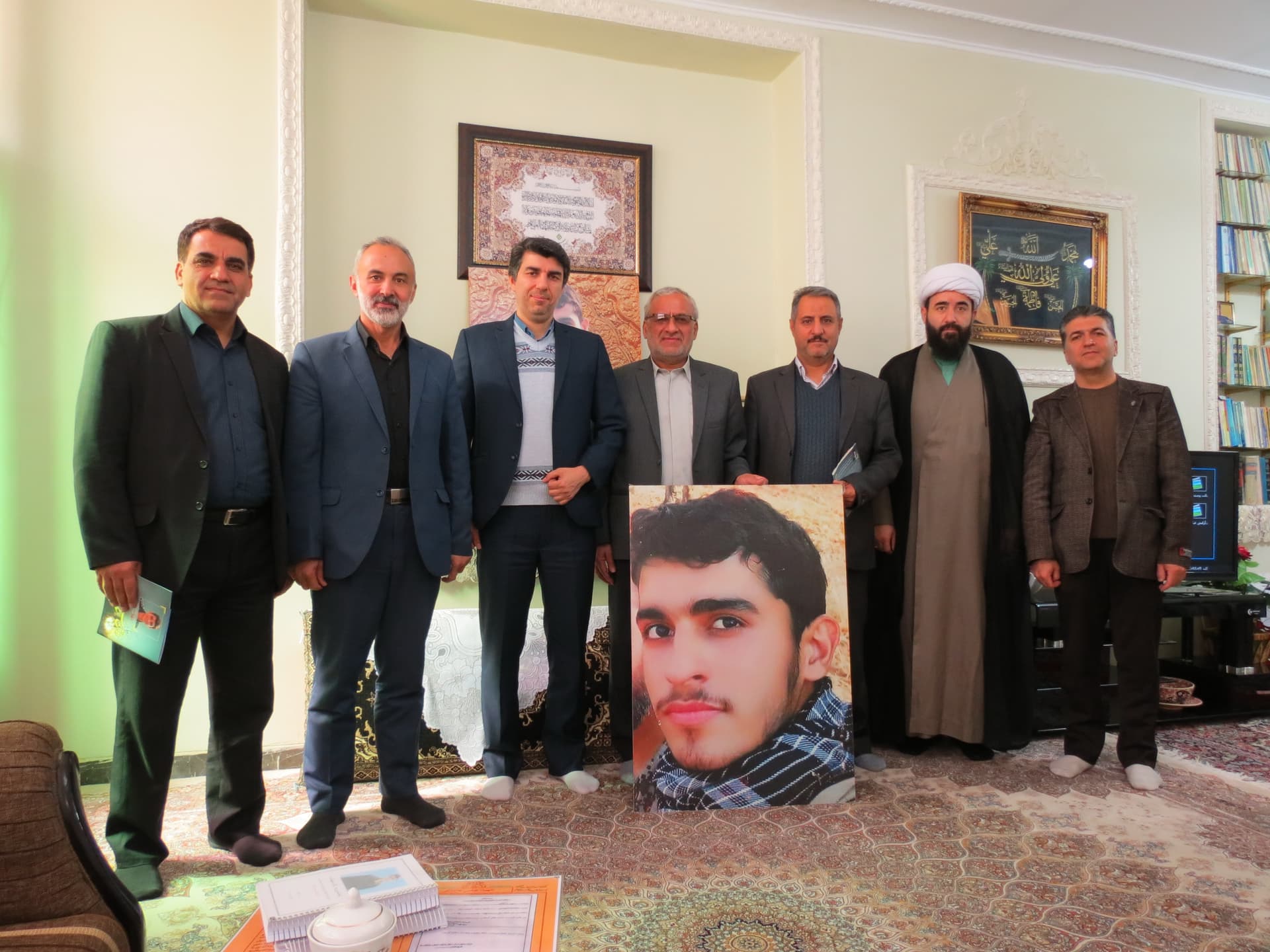 مدیر ارتباطات زیرساخت استان سمنان با خانواده شهدای مدافع حرم عباس دانشگر دیدار کرد