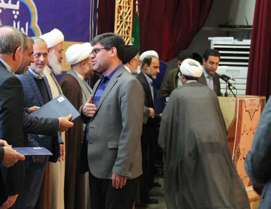 تقدیر نماینده ولی فقیه و امام جمعه قزوین از ارتباطات زیرساخت استان در اجلاس استانی نماز
