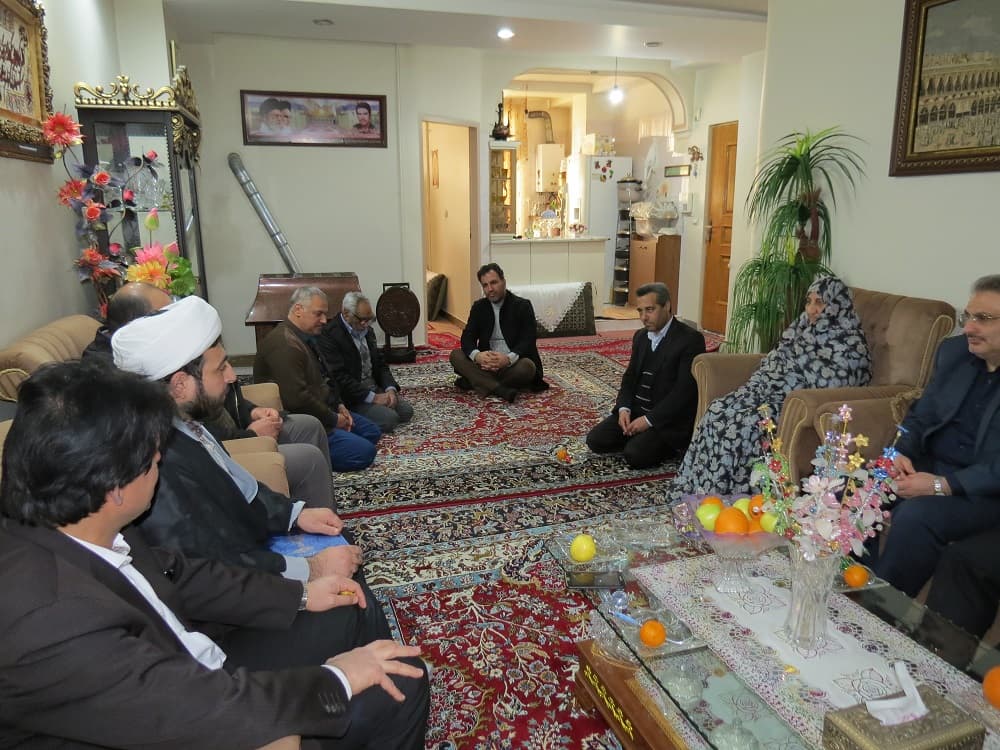 دیدار مدیر ارتباطات زیرساخت استان خوزستان با خانواده های معظم شهدا