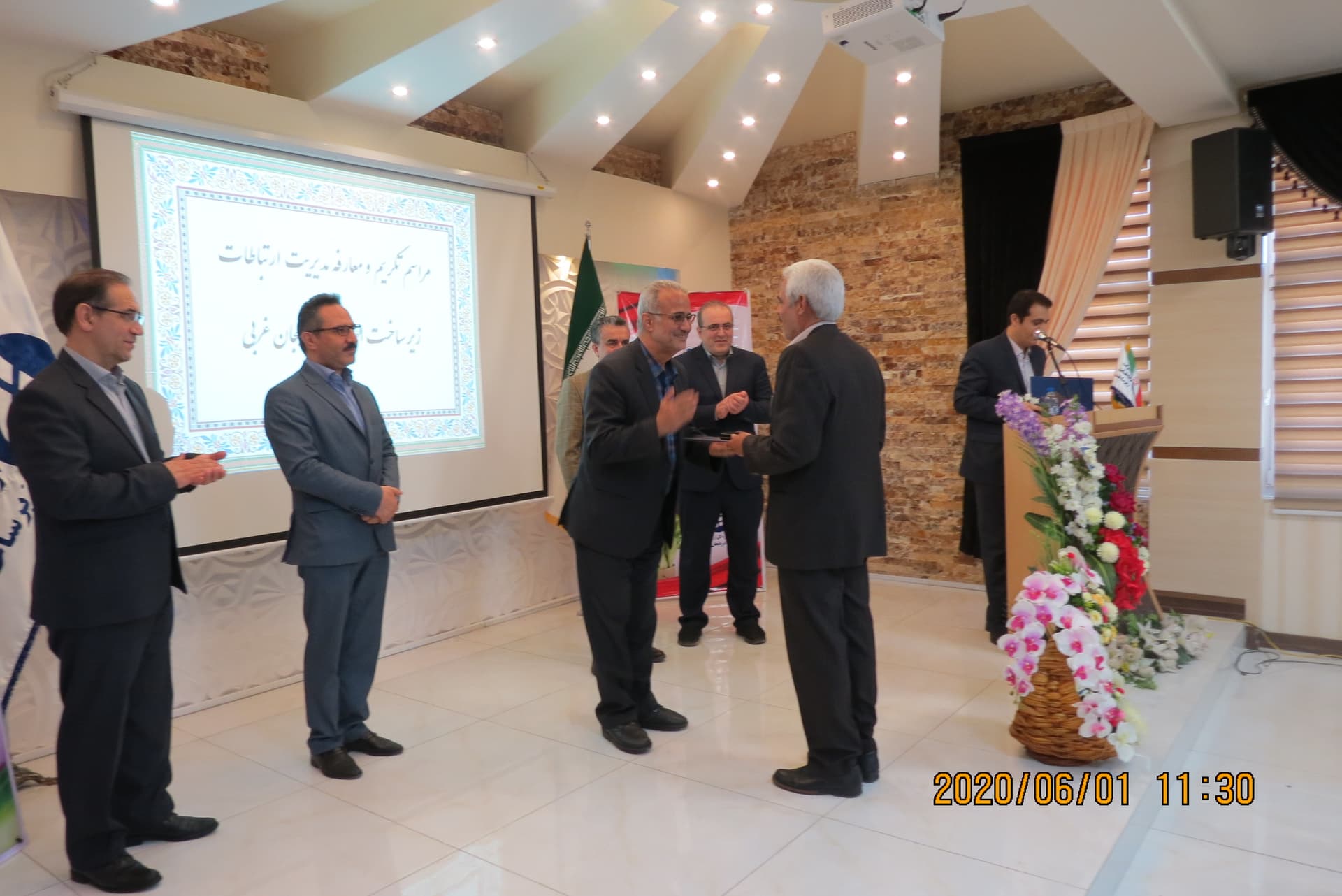 با حضور مهندس کشاورز مراسم معارفه مدیر جدید ارتباطات زیرساخت استان آذربایجان غربی برگزارشد با حضور مهندس کشاورز مراسم معارفه مدیر جدید ارتباطات زیرساخت استان آذربایجان غربی برگزارشد