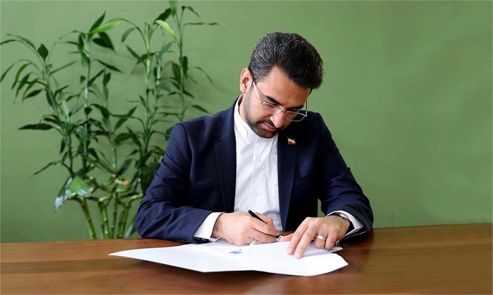 کمیته ویژه مبارزه با بیماری کرونا در حوزه ارتباطات و فناوری اطلاعات تشکیل شد کمیته ویژه مبارزه با بیماری کرونا در حوزه ارتباطات و فناوری اطلاعات تشکیل شد