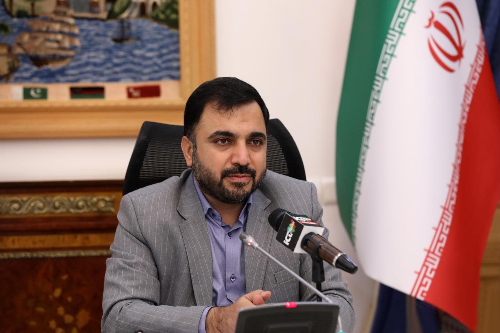 گفت و گوی صریح وزیر ارتباطات با مردم در برنامه نگاه یک گفت و گوی صریح وزیر ارتباطات با مردم در برنامه نگاه یک