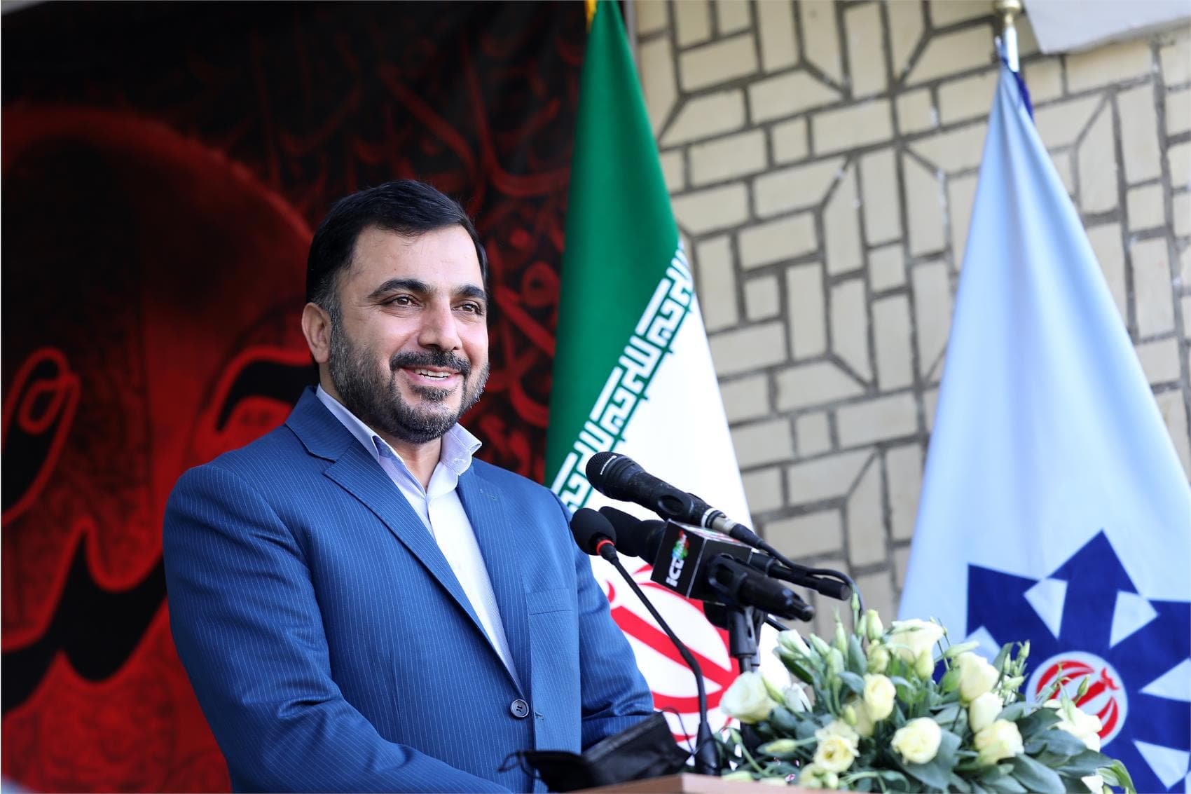 شما سرمایههای این کشور هستید و امید ما به شماست که آینده را بسازید شما سرمایههای این کشور هستید و امید ما به شماست که آینده را بسازید