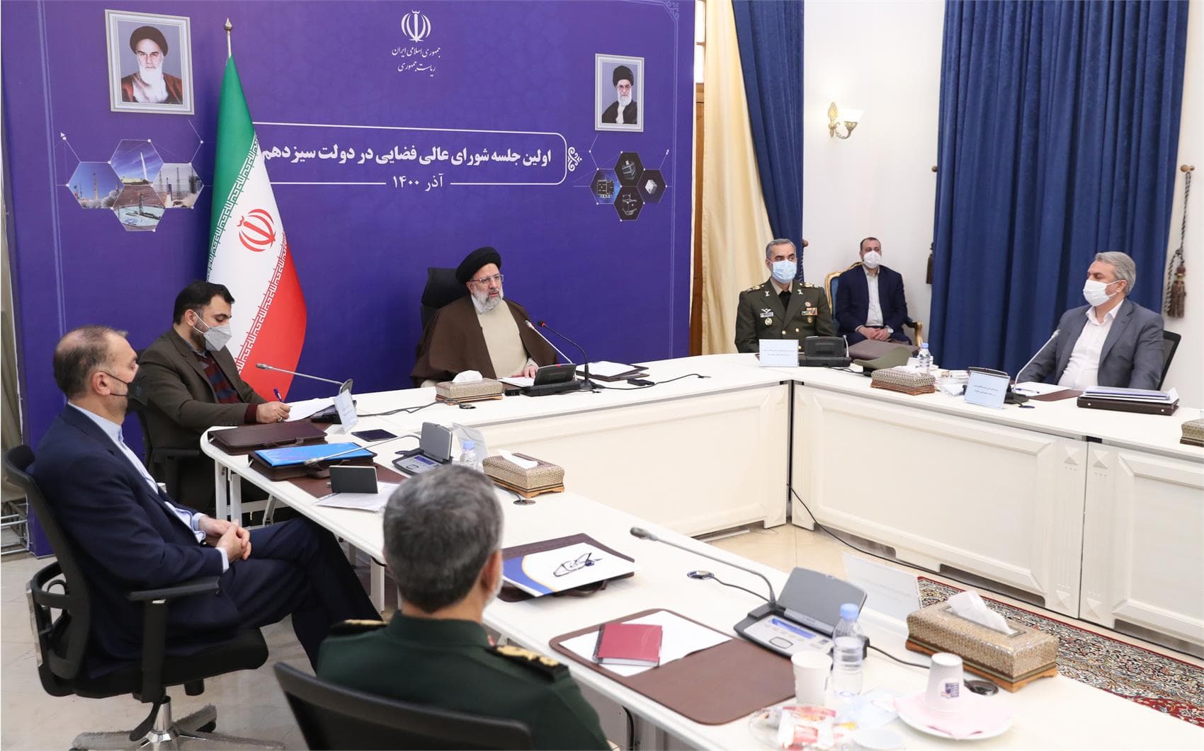 تاکید رییس جمهور بر حمایت کامل از توسعه صنعت فضایی/ کاربردی کردن خدمات صنعت فضایی و استفاده از سرریز فناوریهای فضایی در سایر صنایع در اولویت قرار گیرد تاکید رییس جمهور بر حمایت کامل از توسعه صنعت فضایی/ کاربردی کردن خدمات صنعت فضایی و استفاده از سرریز فناوریهای فضایی در سایر صنایع در اولویت قرار گیرد