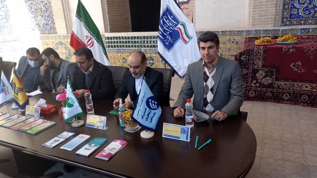 برپایی میز خدمت با حضور مدیر ارتباطات زیرساخت سمنان در نماز جمعه  استان​