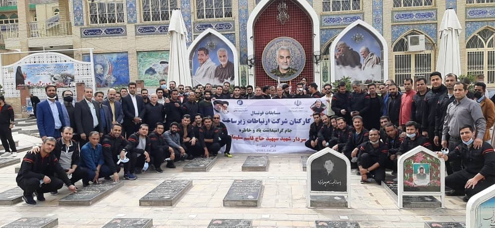 حضور تیم های حاضر در مسابقات فوتسال بر مزار شهید حاج قاسم سلیمانی