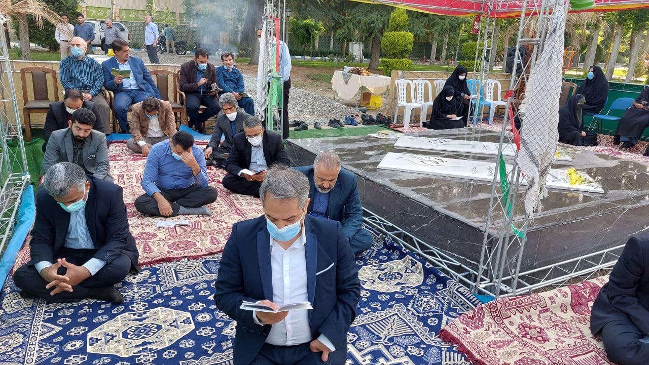 مراسم پرفیض زیارت عاشورا در مزار شهدای گمنام وزارت ارتباطات و فناوری اطلاعات برگزار شد