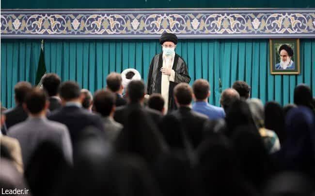 دیدار جمعی از نخبگان جوان و استعدادهای برتر علمی با رهبر انقلاب دیدار جمعی از نخبگان جوان و استعدادهای برتر علمی با رهبر انقلاب