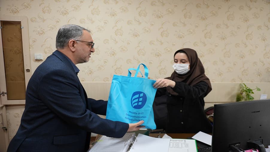 مدیرعامل شرکت ارتباطات زیرساخت، در راستای فرهنگ سازی ازدواج و فرزندآوری از همکاران جوان شرکت قدردانی کرد مدیرعامل شرکت ارتباطات زیرساخت، در راستای فرهنگ سازی ازدواج و فرزندآوری از همکاران جوان شرکت قدردانی کرد