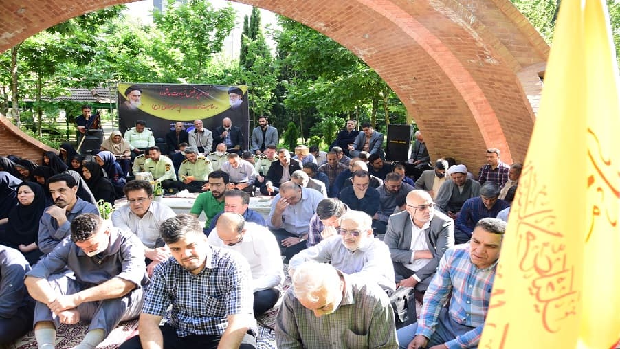 مراسم قرائت زیارت عاشورا بر مزار شهدای گمنام برگزار شد