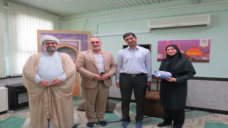 تقدیر از کارمند نمونه عفاف و حجاب در زیرساخت استان مازندران تقدیر از کارمند نمونه عفاف و حجاب در زیرساخت استان مازندران