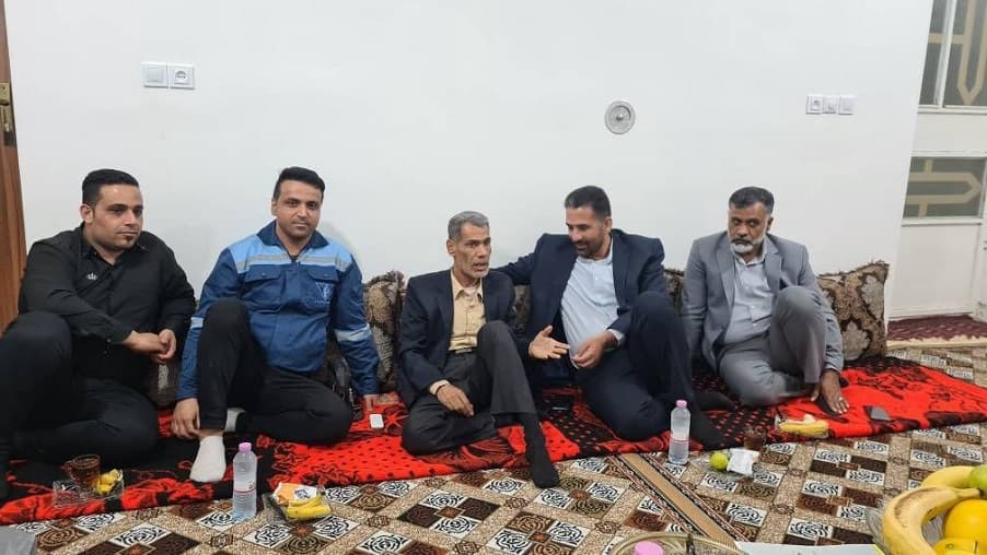 تجلیل از بسیجی پیشکسوت توسط مدیریت زیرساخت استان بوشهر