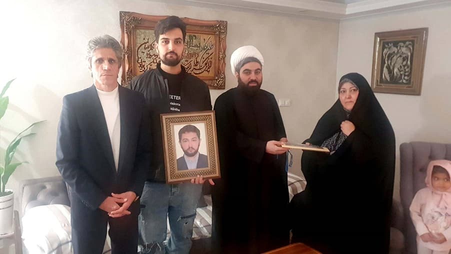دیدار با خانواده شهید ادبی قدس توسط اداره ایثارگران شرکت ارتباطات زیرساخت