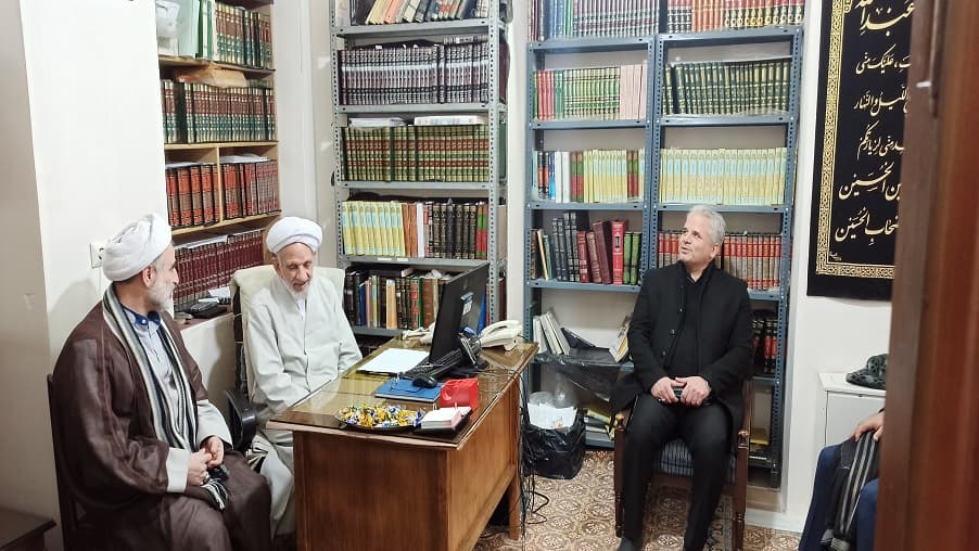مدیر و کارکنان مدیریت ارتباطات زیرساخت استان قم از بیت امام راحل بازدید کردند