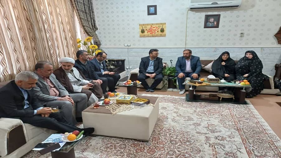 از خانواده شهید حامدی در استان قم تجلیل شد از خانواده شهید حامدی در استان قم تجلیل شد