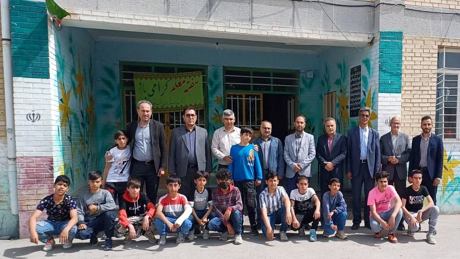 سرپرست ارتباطات زیرساخت استان اردبیل از دبیرستان شهید مهدی زاده بازدید کرد