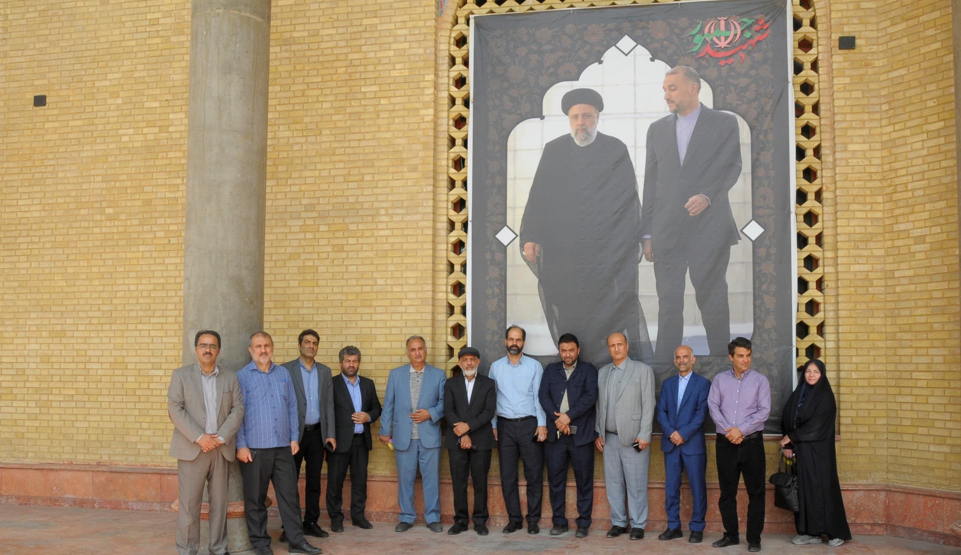 غبار روبی و عطر افشانی مزار شهدای هفتم تیر
