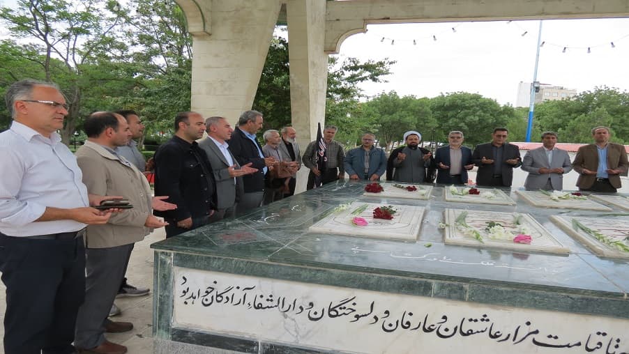 مراسم غبار روبی مزار شهدای گمنام شهرستان اردبیل برگزار شد مراسم غبار روبی مزار شهدای گمنام شهرستان اردبیل برگزار شد