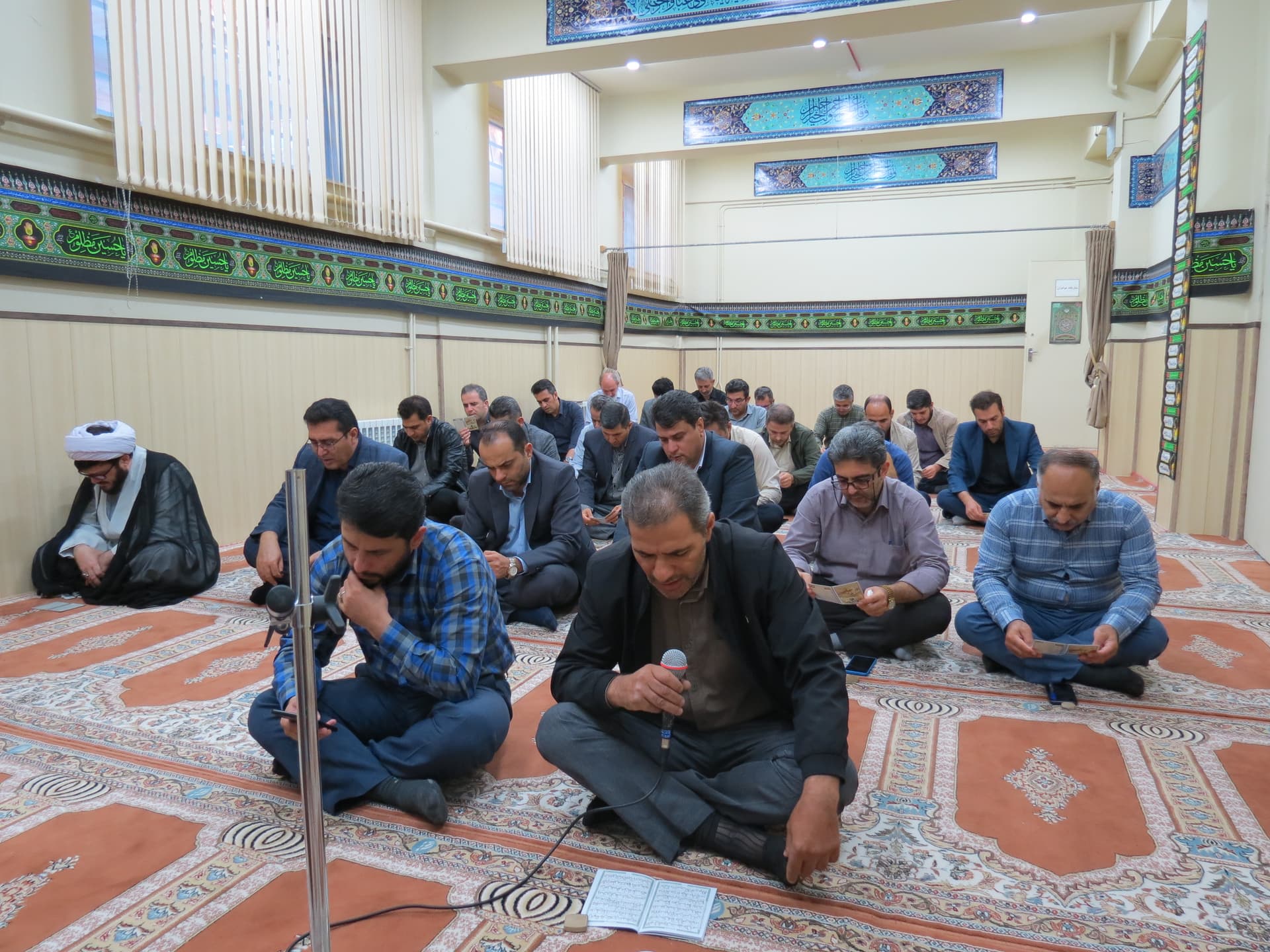 مراسم قرائت زیارت عاشورا در مدیریت ارتباطات زیرساخت استان اردبیل برگزارشد.